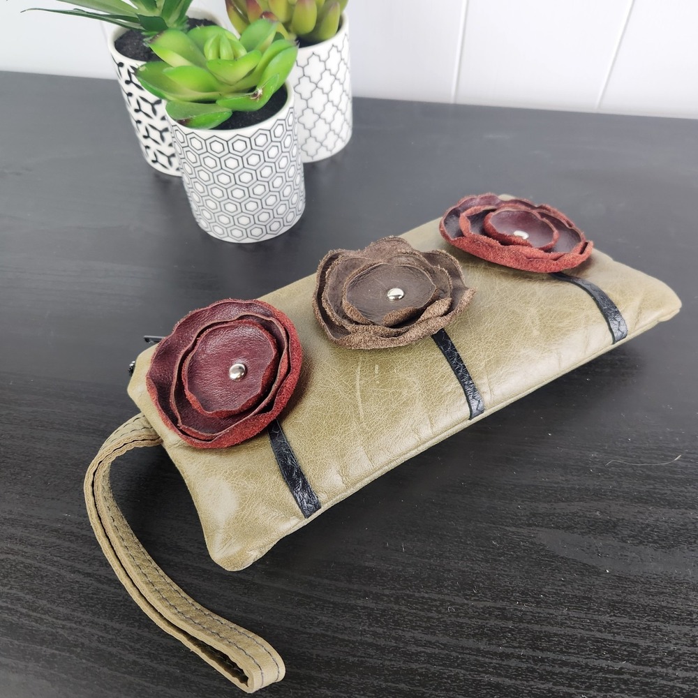 Sakura‎ Urban Floral Olive Distressed Clutch Pouch - Picture 4 of 9